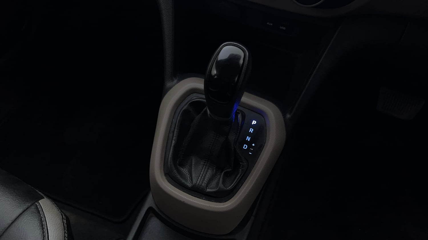 Used 2013 Hyundai Grand i10 Asta AT 1.2 Kappa VTVT Petrol Automatic interior GEAR  KNOB VIEW