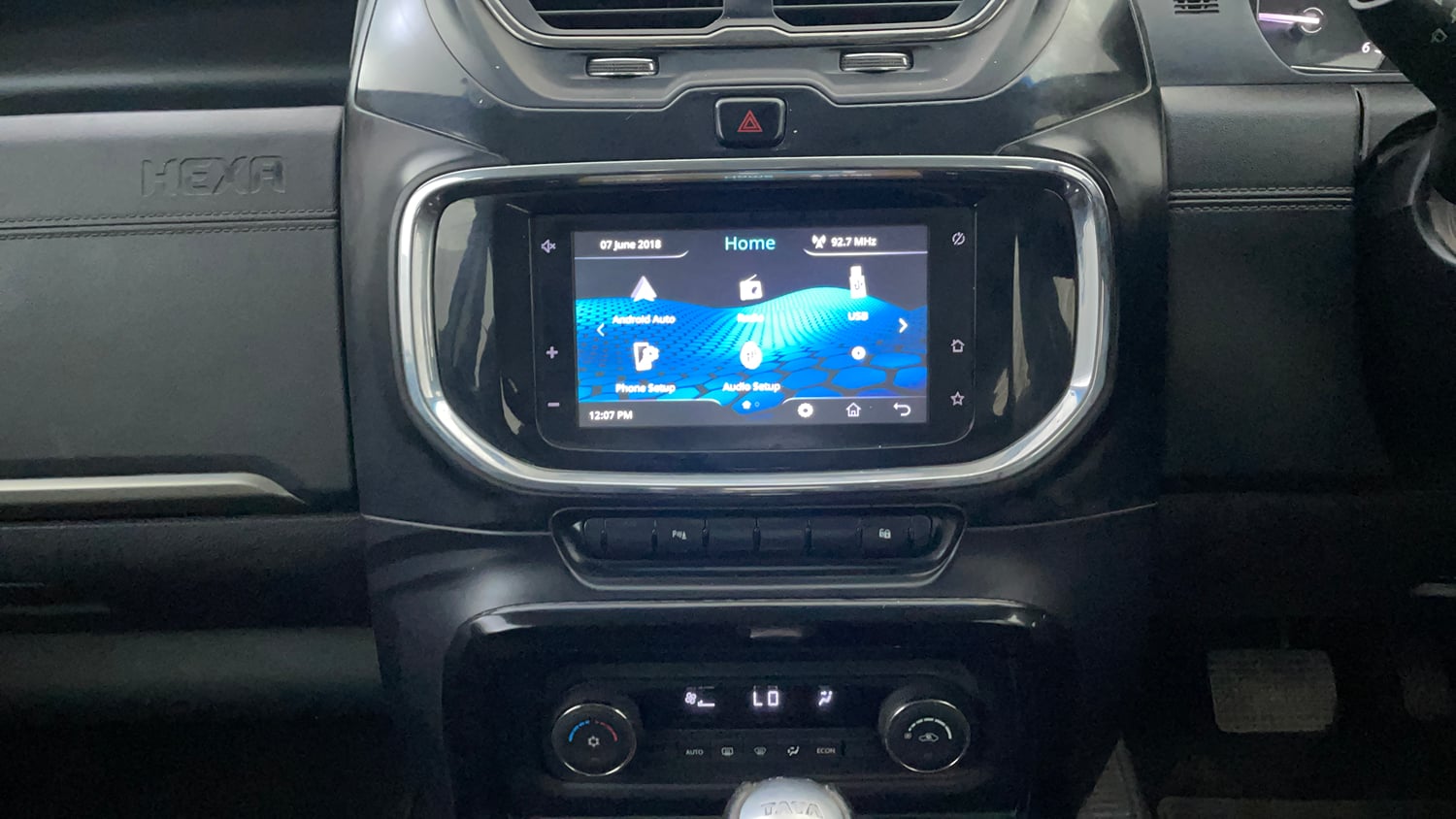 Used 2019 Tata Hexa XTA 4x2 6 STR Diesel Automatic interior MUSIC SYSTEM & AC CONTROL VIEW