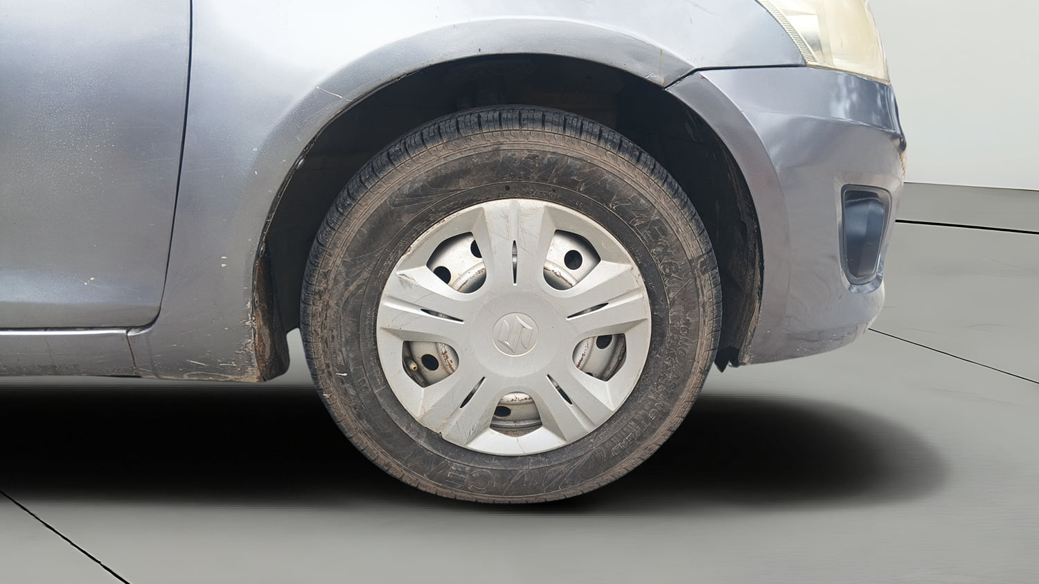 Used 2013 Maruti Suzuki Swift Dzire LXI Petrol Manual tyres RIGHT FRONT TYRE RIM VIEW