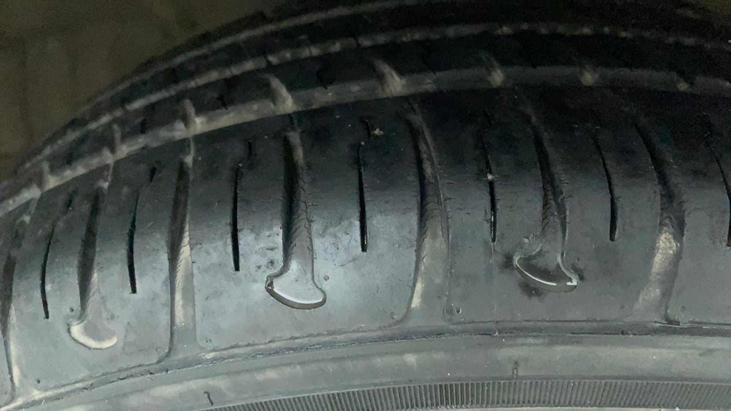 Used 2019 Hyundai Grand i10 Sportz AT 1.2 Kappa VTVT Petrol Automatic tyres RIGHT FRONT TYRE TREAD VIEW