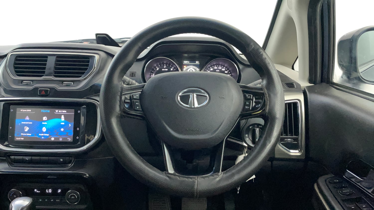 Used 2019 Tata Hexa XTA 4x2 6 STR Diesel Automatic interior STEERING VIEW