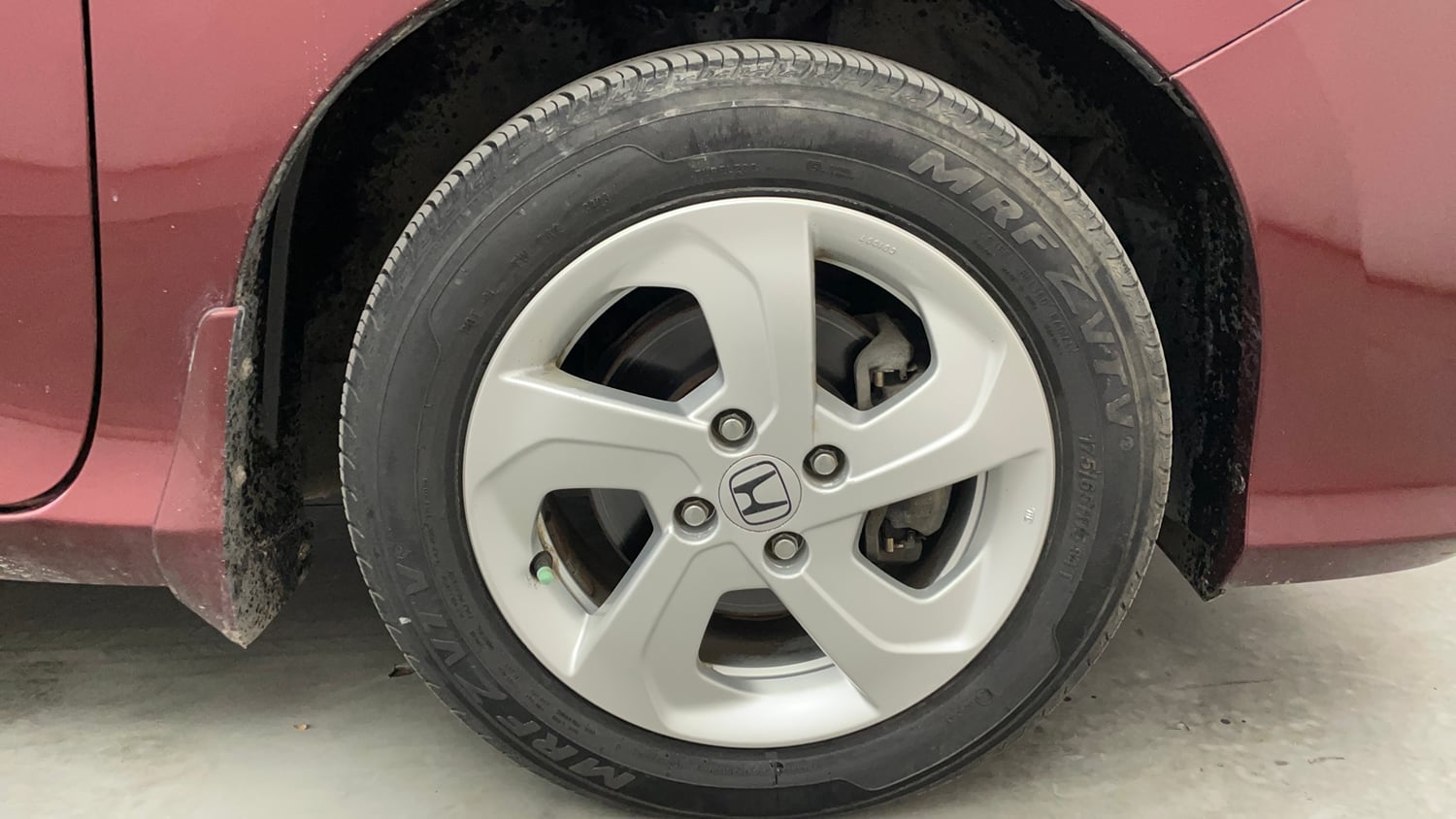 Used 2016 Honda City VX (O) MT Petrol Manual tyres RIGHT FRONT TYRE RIM VIEW