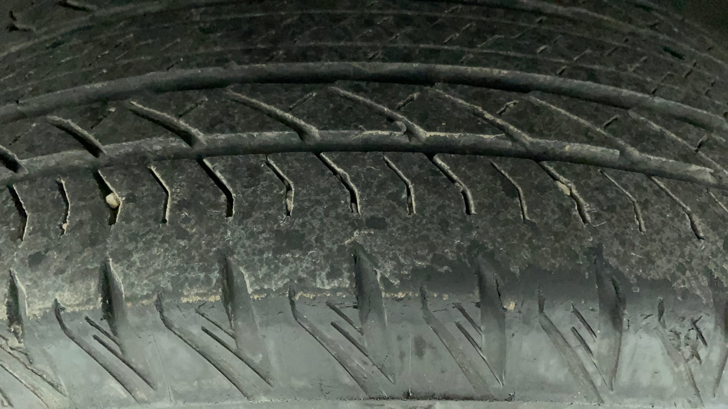 Used 2022 Tata Harrier XZA Plus Dark Edition Diesel Automatic tyres LEFT FRONT TYRE TREAD VIEW
