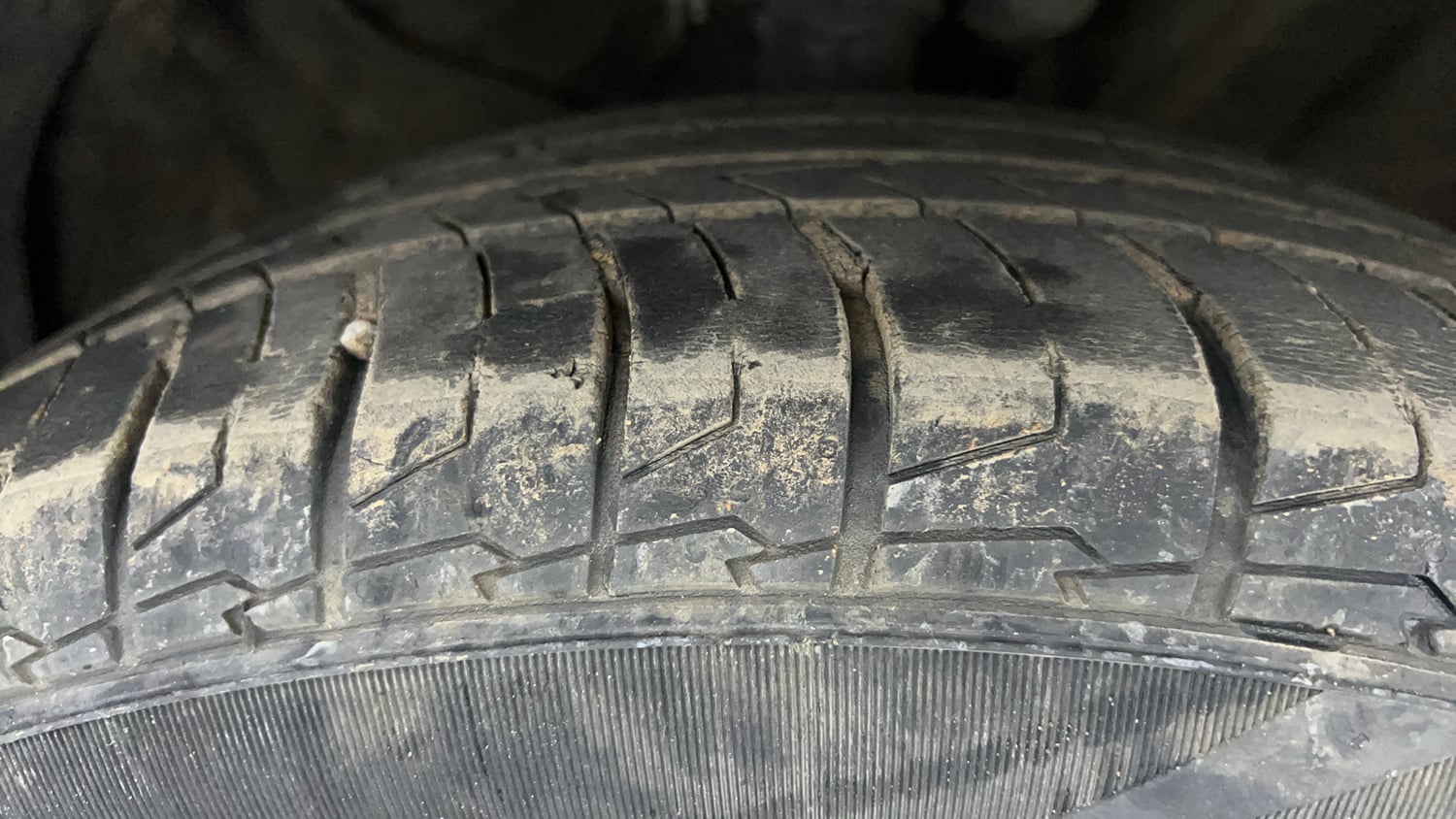 Used 2022 Kia Seltos GTX Plus 1.5 Diesel AT Diesel Automatic tyres RIGHT FRONT TYRE TREAD VIEW
