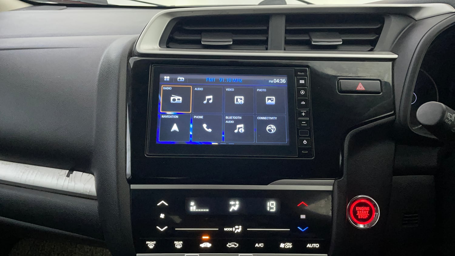Used 2020 Honda WR-V VX MT Diesel Diesel Manual interior MUSIC SYSTEM & AC CONTROL VIEW