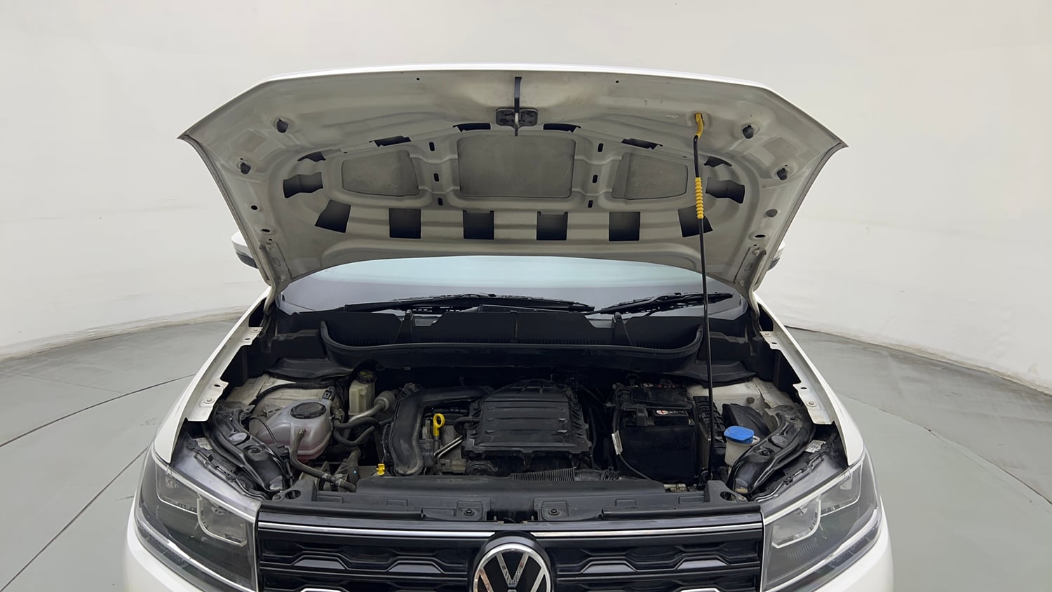 Used 2023 Volkswagen Taigun Highline 1.0 TSI MT Petrol Manual engine ENGINE & BONNET OPEN FRONT VIEW