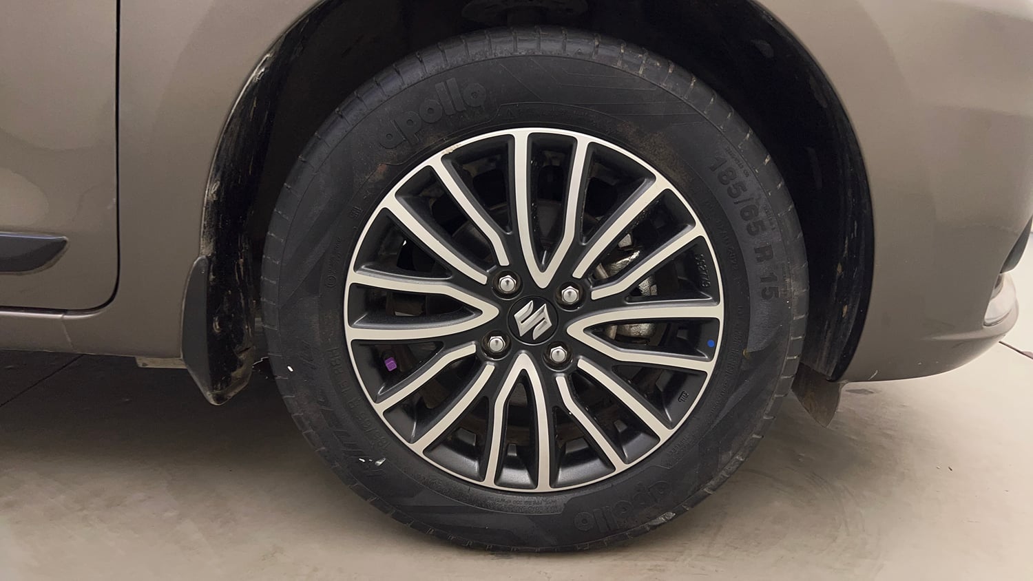 Used 2022 Maruti Suzuki Dzire ZXi Plus AGS Petrol Automatic tyres RIGHT FRONT TYRE RIM VIEW