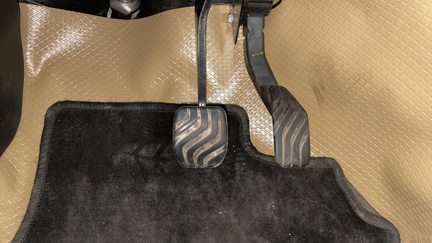 Used 2020 Renault Triber RXZ EASY-R AMT Petrol Automatic interior PEDALS VIEW