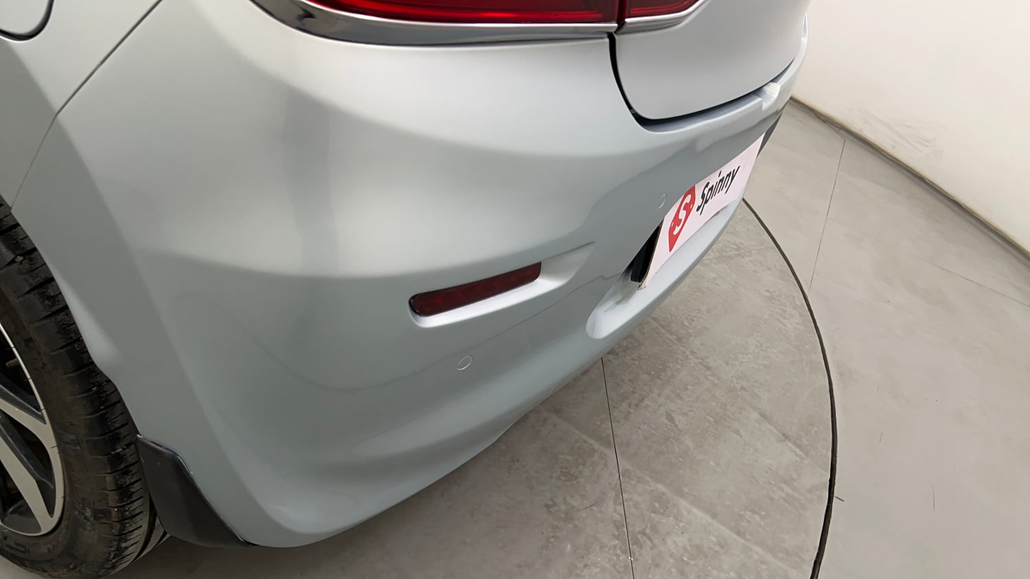 Used 2023 Toyota Glanza V AMT Petrol Automatic dents MINOR SCRATCH