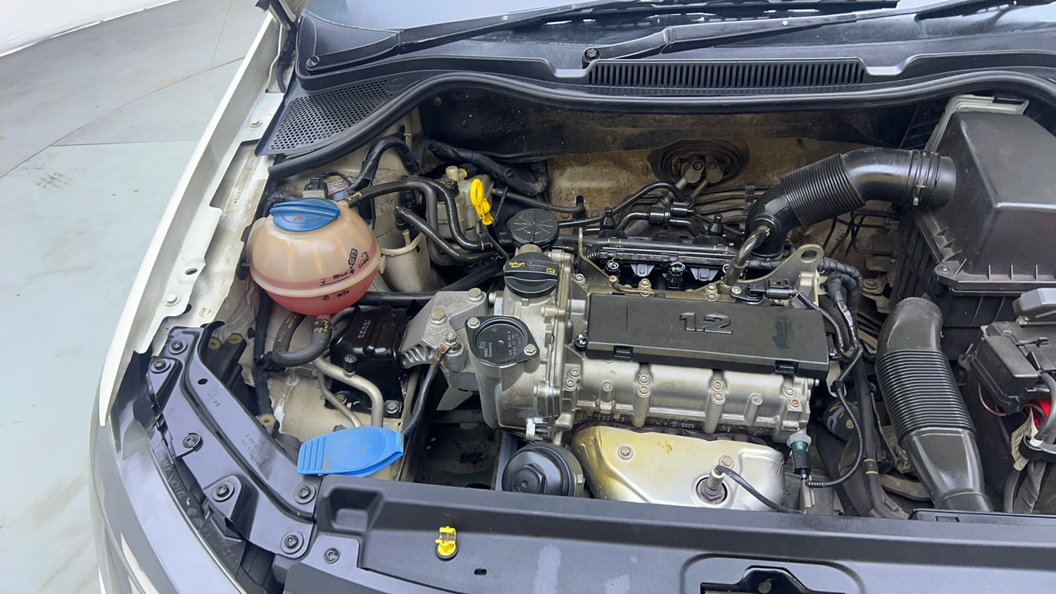 Used 2016 Volkswagen Polo Highline1.2L (P) Petrol Manual engine ENGINE RIGHT SIDE VIEW