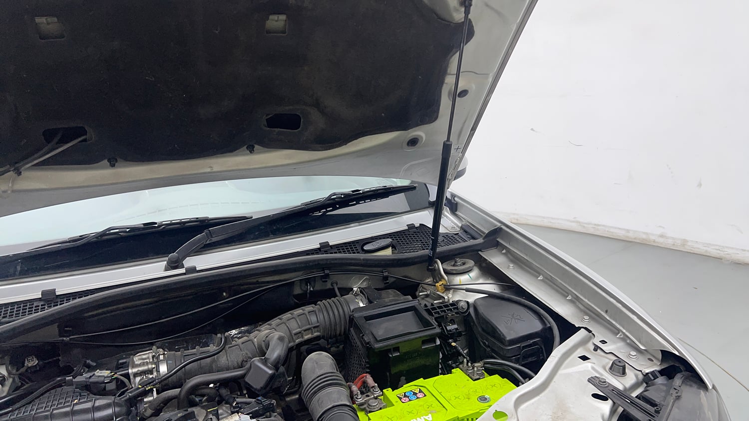 Used 2019 Renault Duster RXS CVT Petrol Automatic engine ENGINE LEFT SIDE HINGE & APRON VIEW