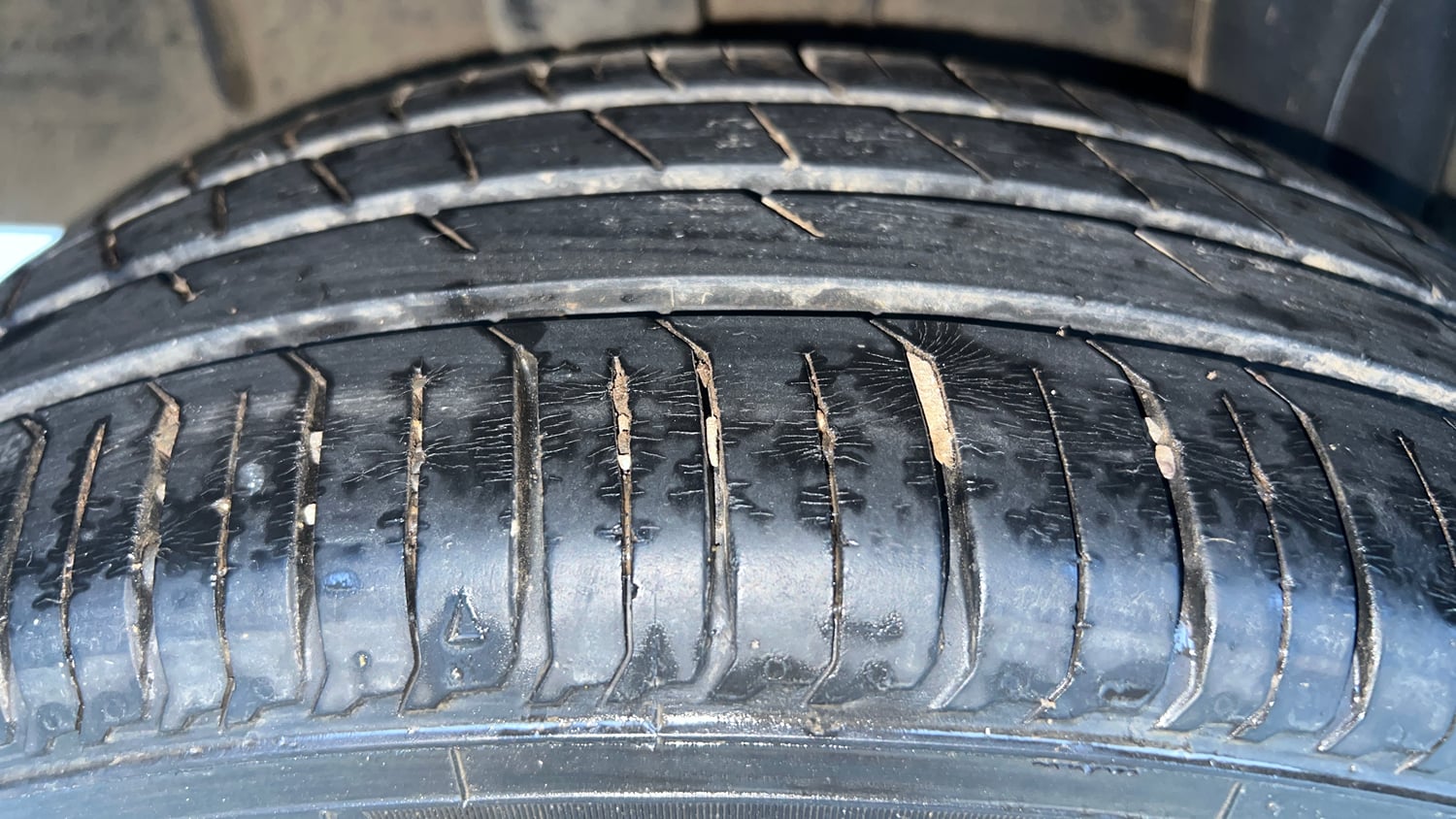 Used 2022 Renault Triber RXZ Petrol Manual tyres RIGHT REAR TYRE TREAD VIEW