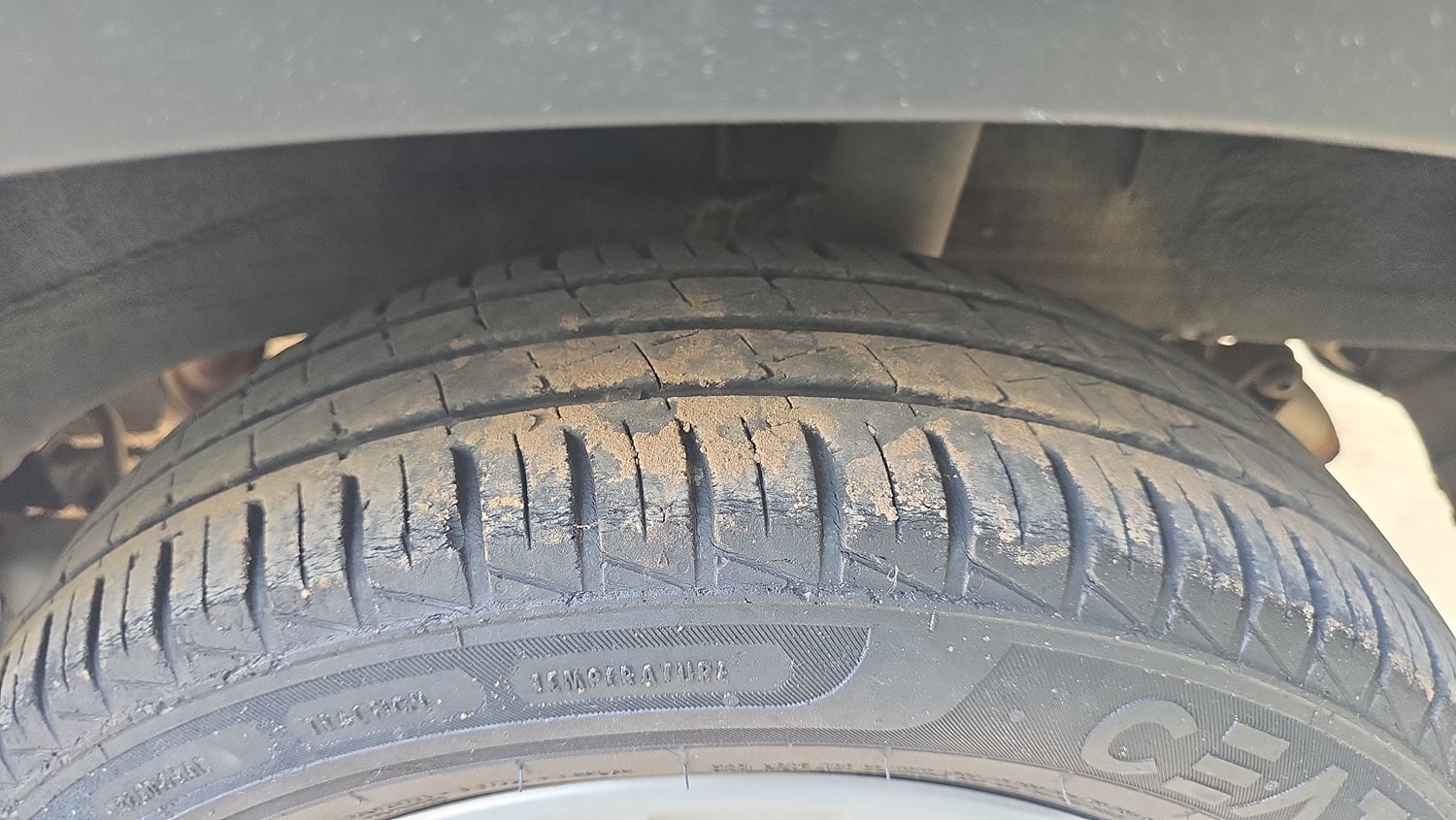 Used 2022 Renault Kwid RXL (O) 0.8 Petrol Manual tyres LEFT FRONT TYRE TREAD VIEW