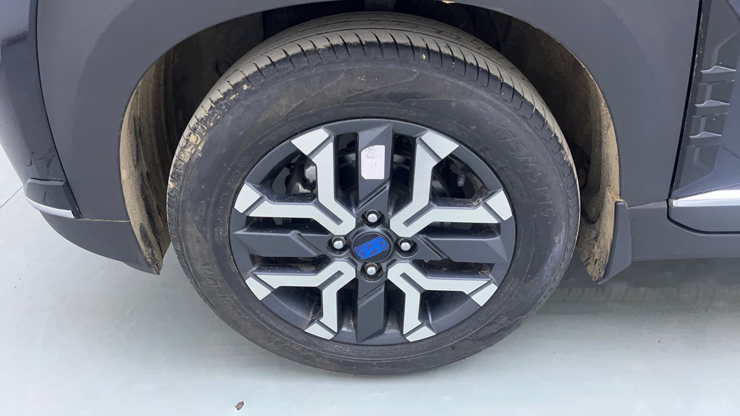Used 2024 Hyundai Exter SX (O) 1.2 AMT Petrol Automatic tyres LEFT FRONT TYRE RIM VIEW
