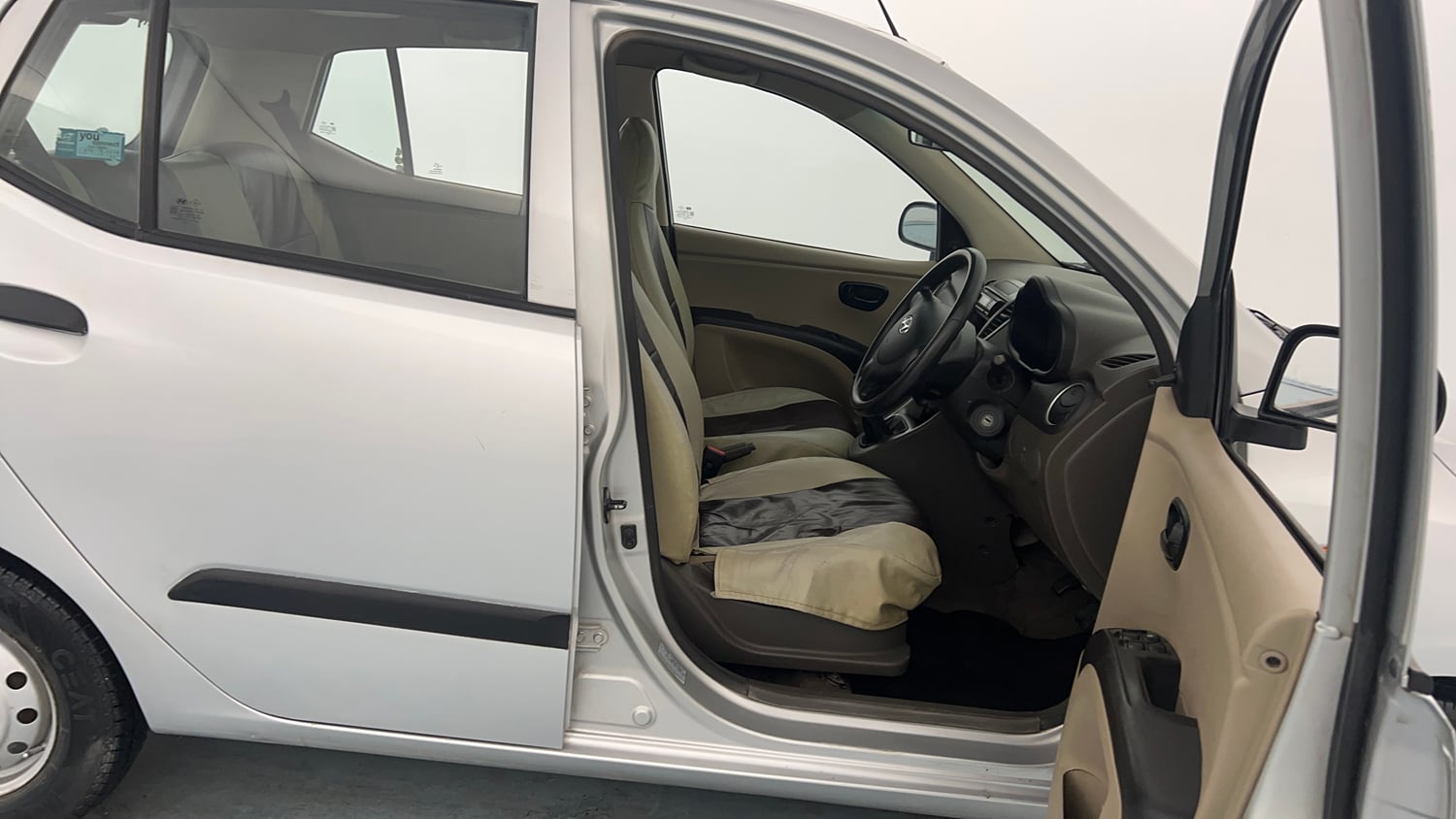 Used 2014 Hyundai i10 Magna 1.1 iRDE2 Petrol Manual interior RIGHT SIDE FRONT DOOR CABIN VIEW