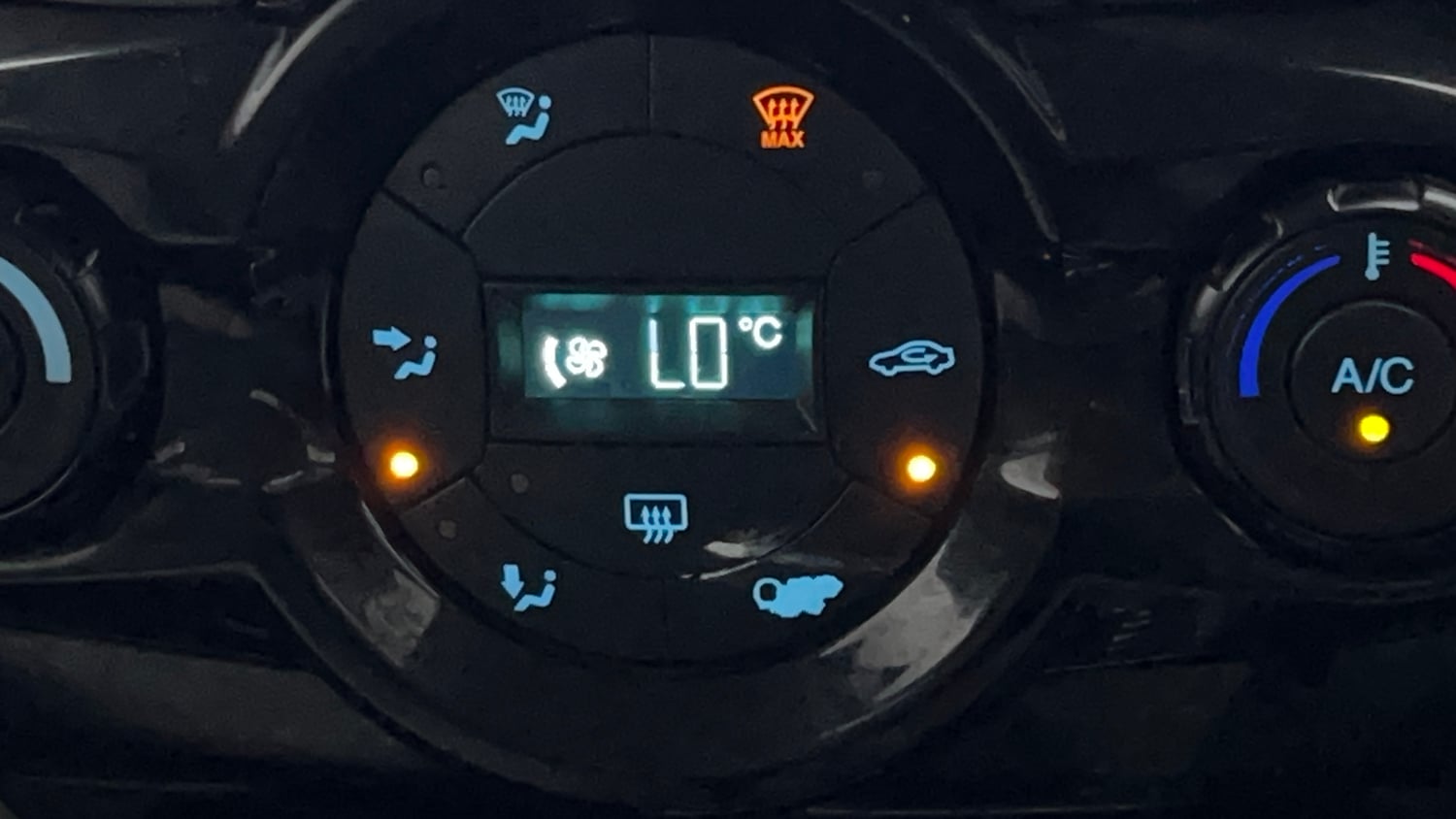 Used 2014 Ford EcoSport Titanium 1.5 Ti-VCT AT Petrol Automatic top_features Rear defogger