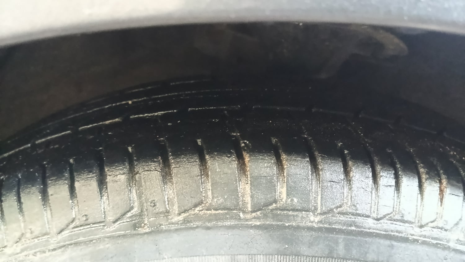 Used 2012 Hyundai i10 Sportz 1.2 Kappa2 Petrol Manual tyres RIGHT FRONT TYRE TREAD VIEW