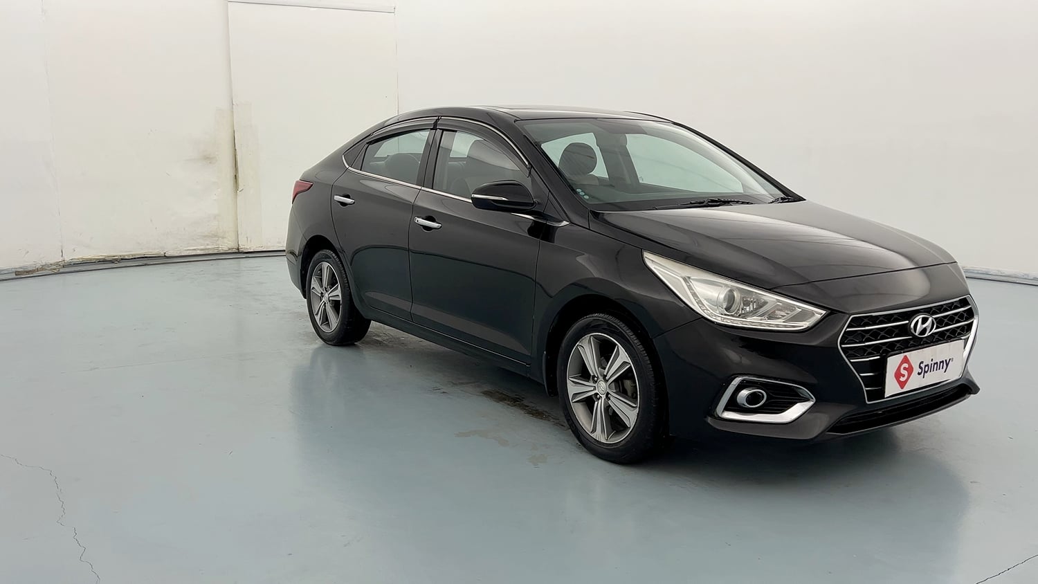 Used 2019 Hyundai Verna SX Plus 1.6 VTVT AT Petrol Automatic exterior RIGHT FRONT CORNER VIEW
