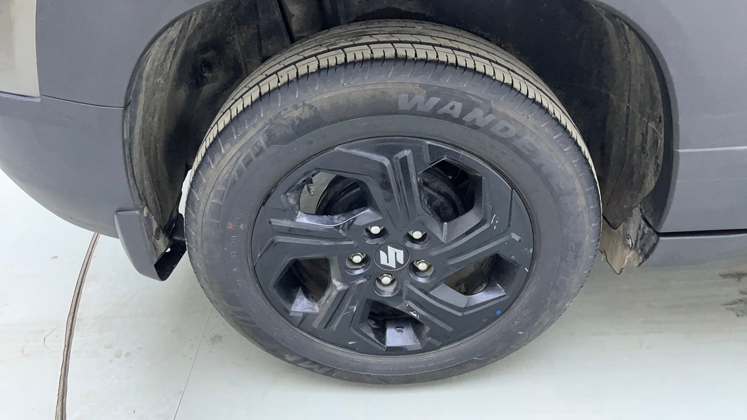 Used 2024 Maruti Suzuki Brezza ZXi Petrol Manual tyres RIGHT REAR TYRE RIM VIEW
