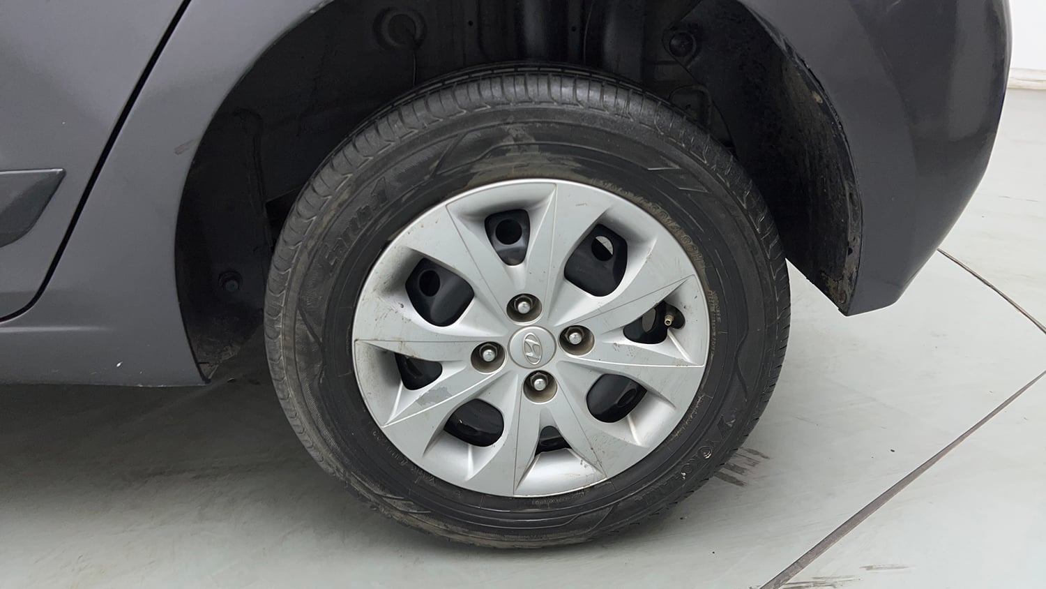Used 2020 Hyundai Elite i20 Magna Plus 1.2 Petrol Manual tyres LEFT REAR TYRE RIM VIEW