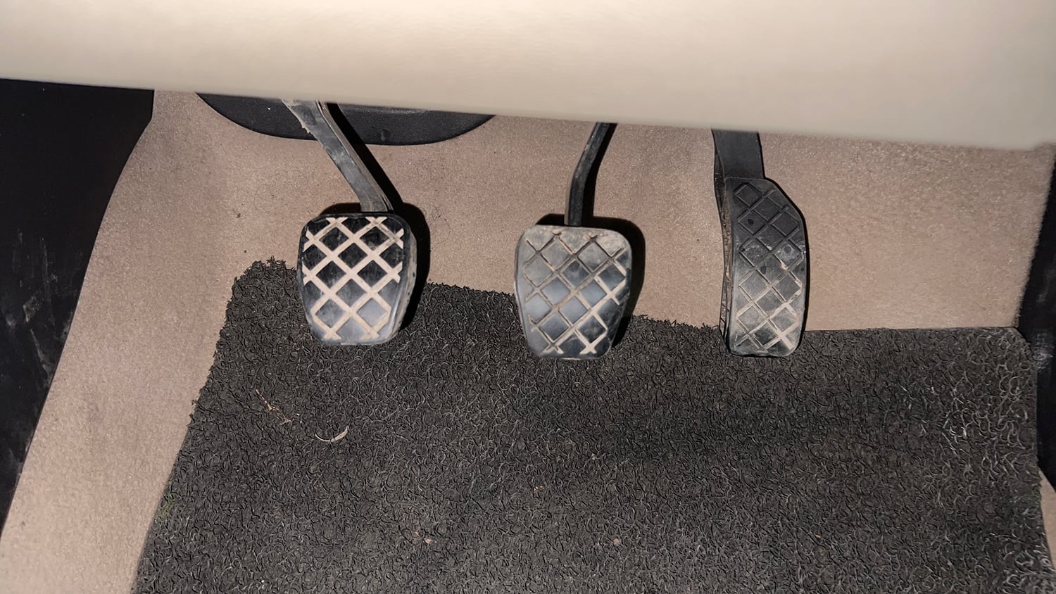 Used 2013 Volkswagen Polo Comfortline 1.2L (P) Petrol Manual interior PEDALS VIEW