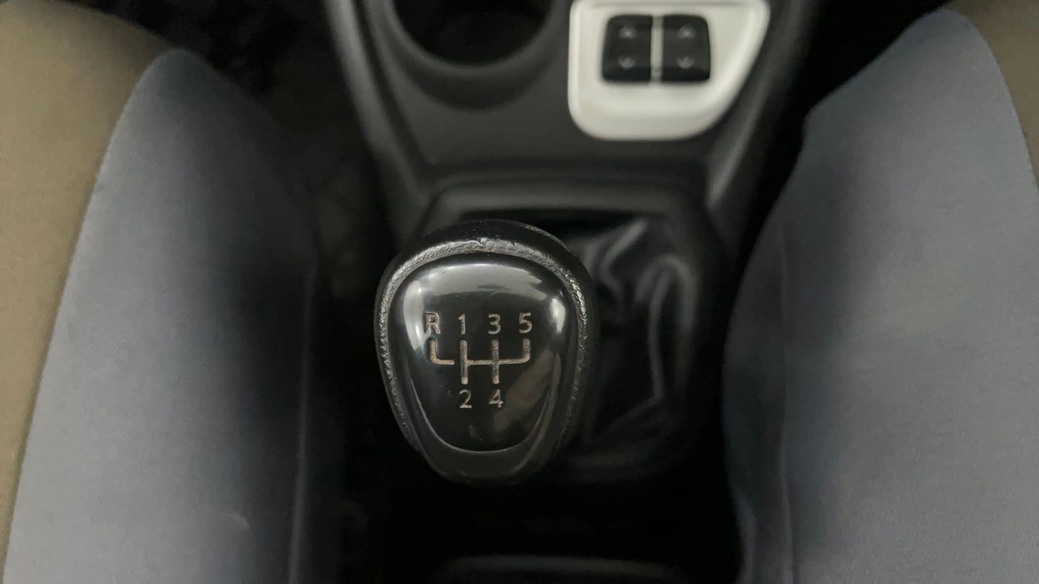 Used 2019 Datsun Redi-GO S 1.0 Petrol Manual interior GEAR  KNOB VIEW
