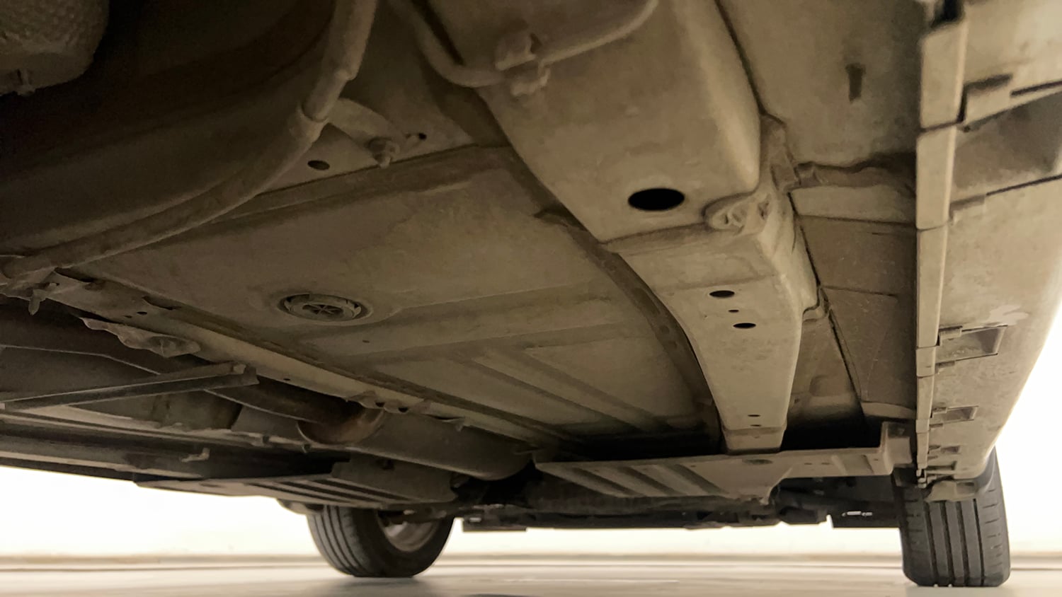 Used 2023 Toyota Glanza V AMT Petrol Automatic extra REAR RIGHT UNDERBODY VIEW