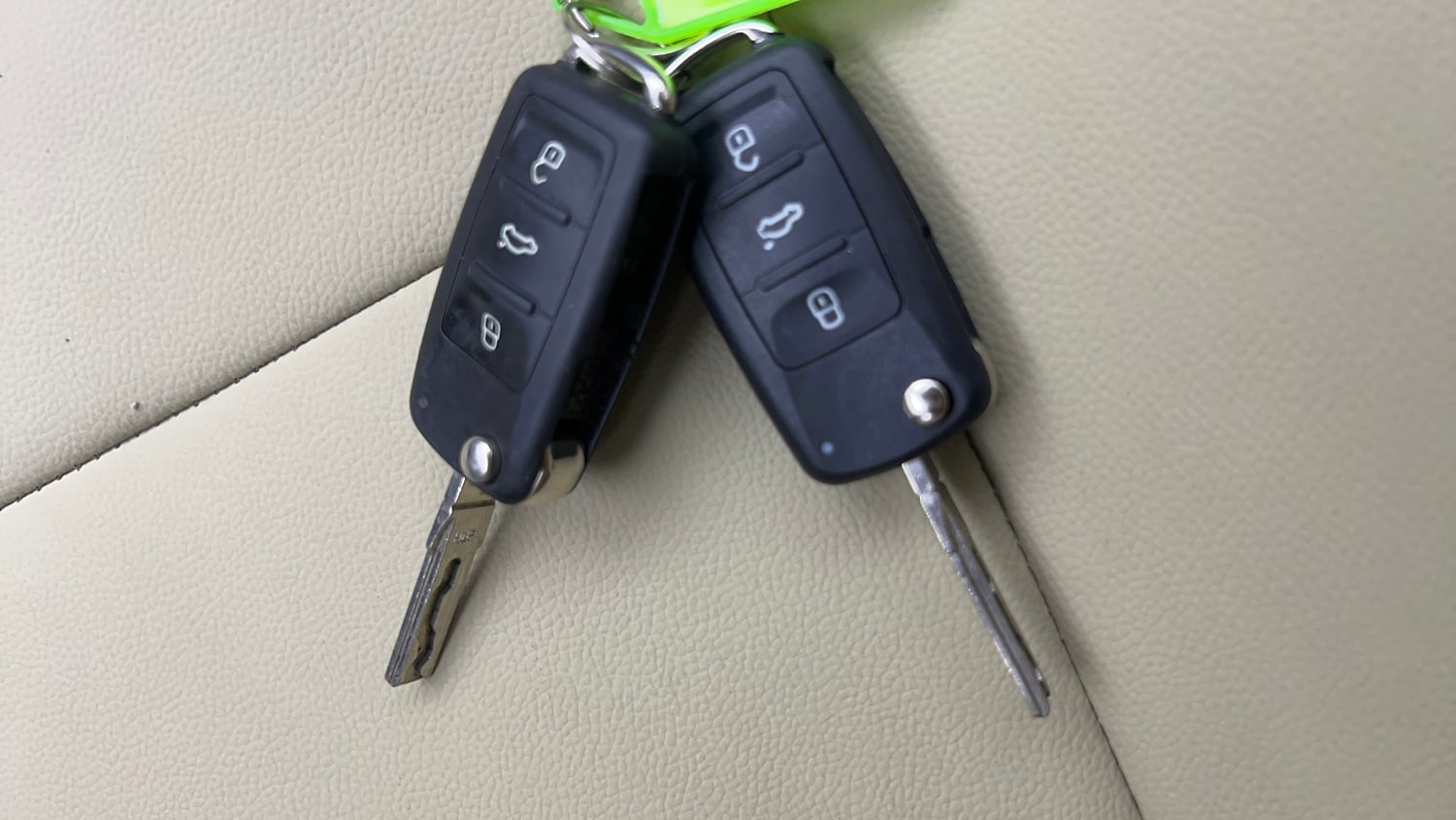 Used 2016 Volkswagen Polo Highline1.2L (P) Petrol Manual extra CAR KEY VIEW