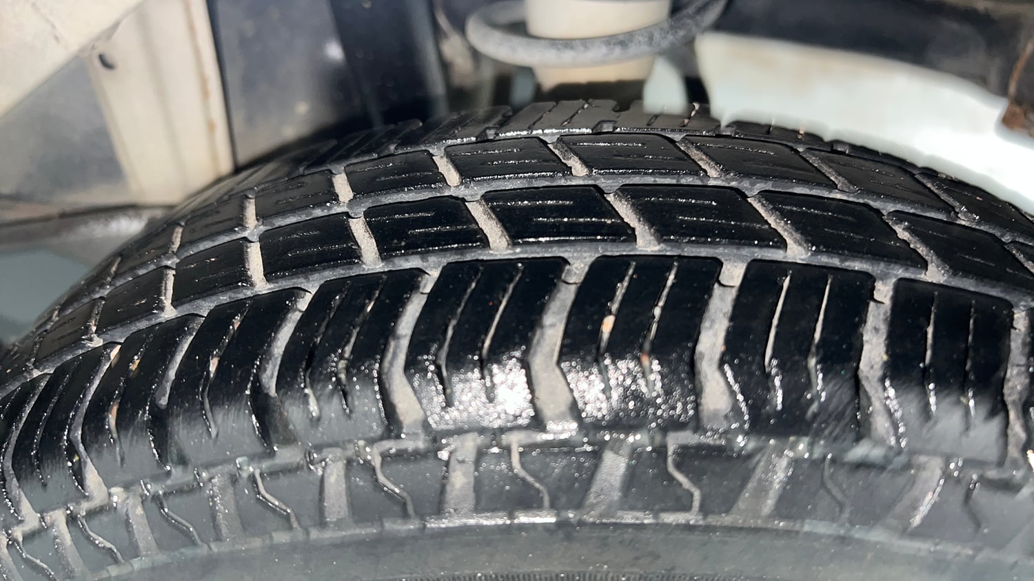 Used 2016 Maruti Suzuki Alto 800 Lxi Petrol Manual tyres LEFT REAR TYRE TREAD VIEW