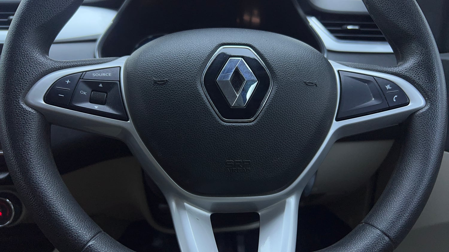 Used 2022 Renault Triber RXZ Petrol Manual top_features Airbags