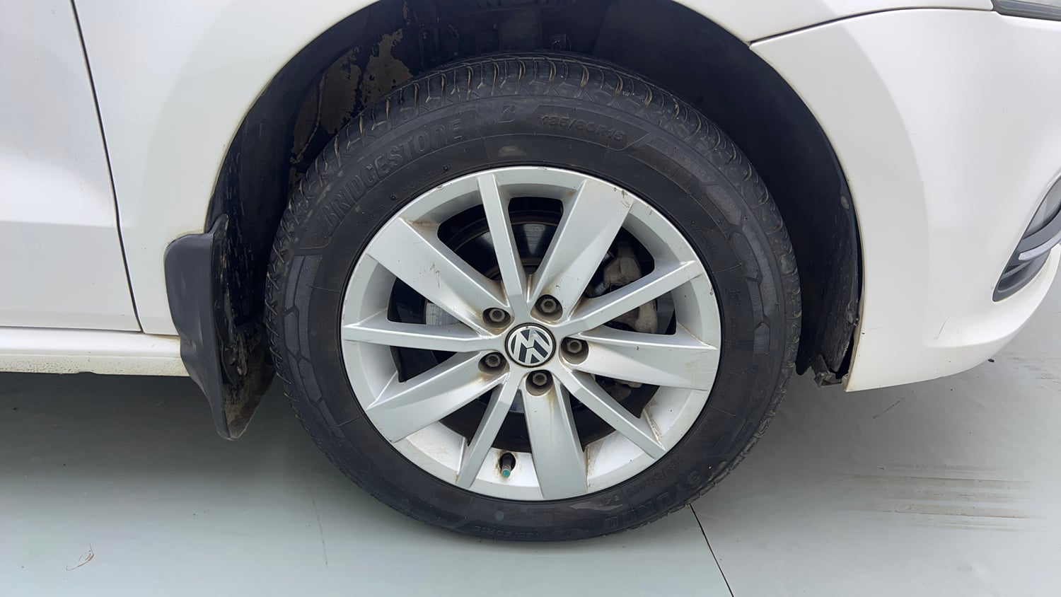 Used 2016 Volkswagen Polo Highline1.2L (P) Petrol Manual tyres RIGHT FRONT TYRE RIM VIEW