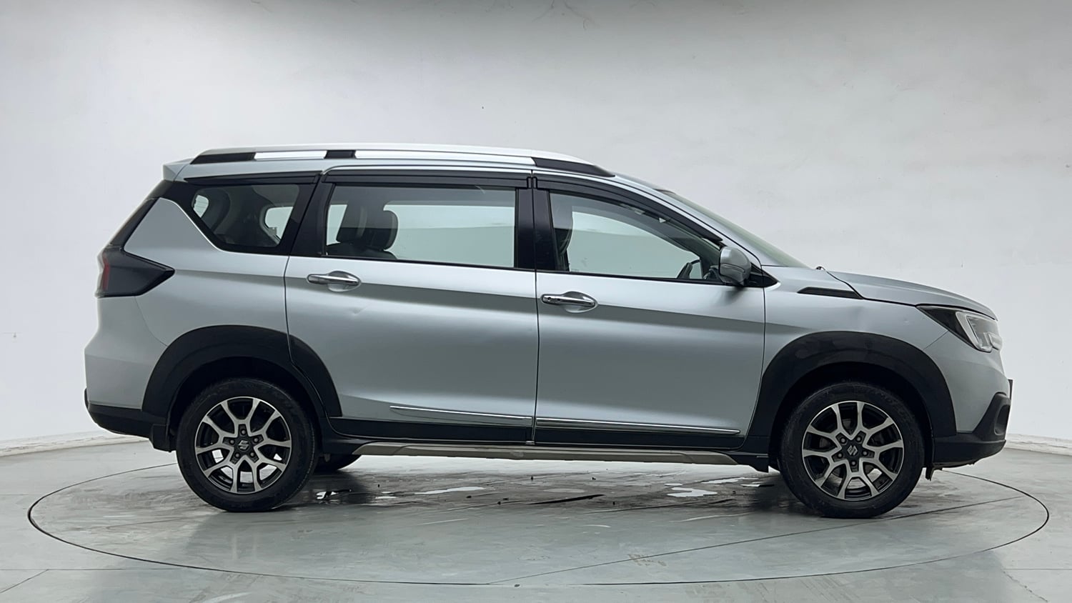 Used 2023 Maruti Suzuki XL6 Zeta AT Petrol Petrol Automatic exterior RIGHT SIDE VIEW