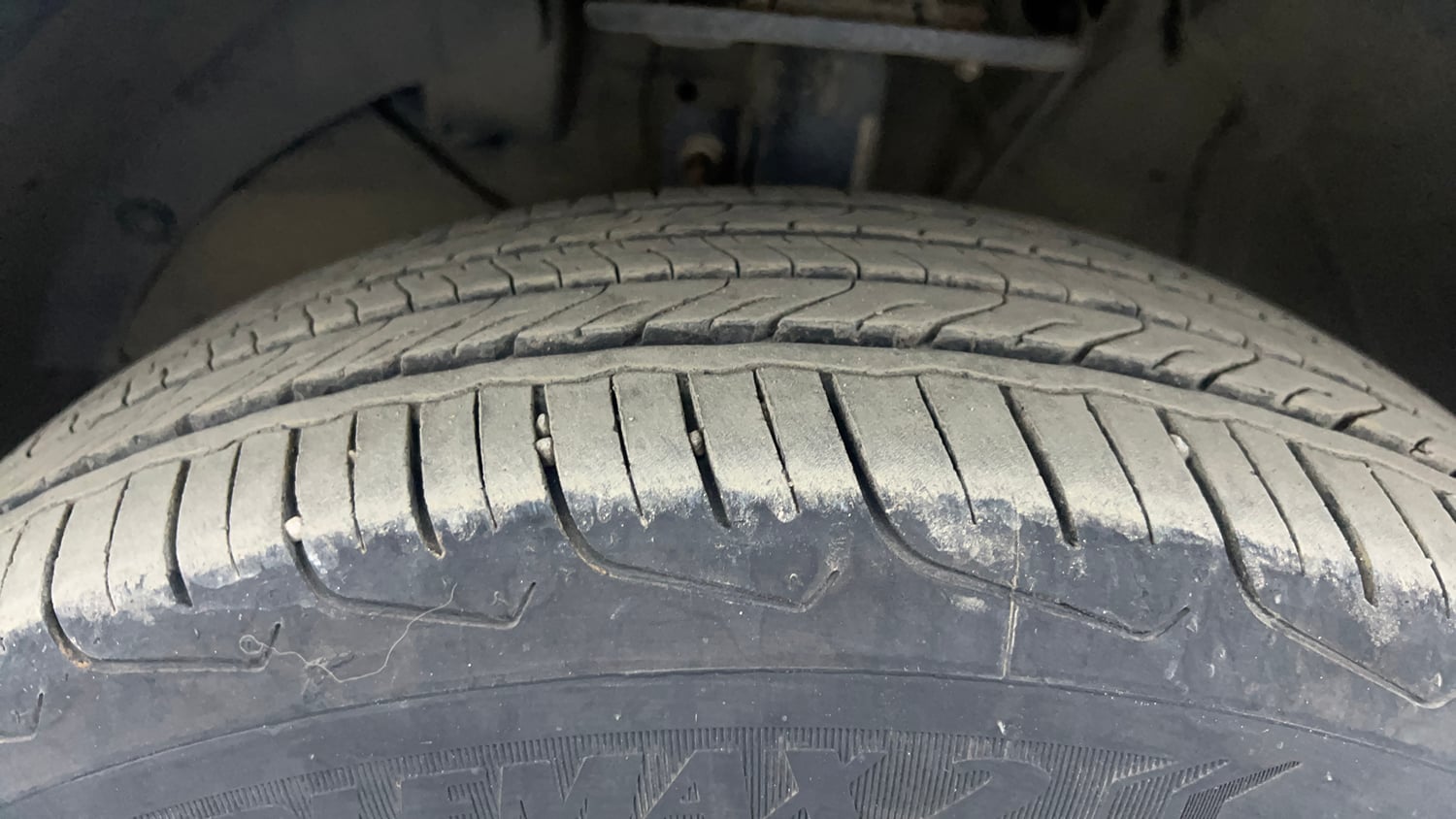 Used 2024 Maruti Suzuki Fronx Delta Plus 1.2L AGS Petrol Automatic tyres LEFT FRONT TYRE TREAD VIEW