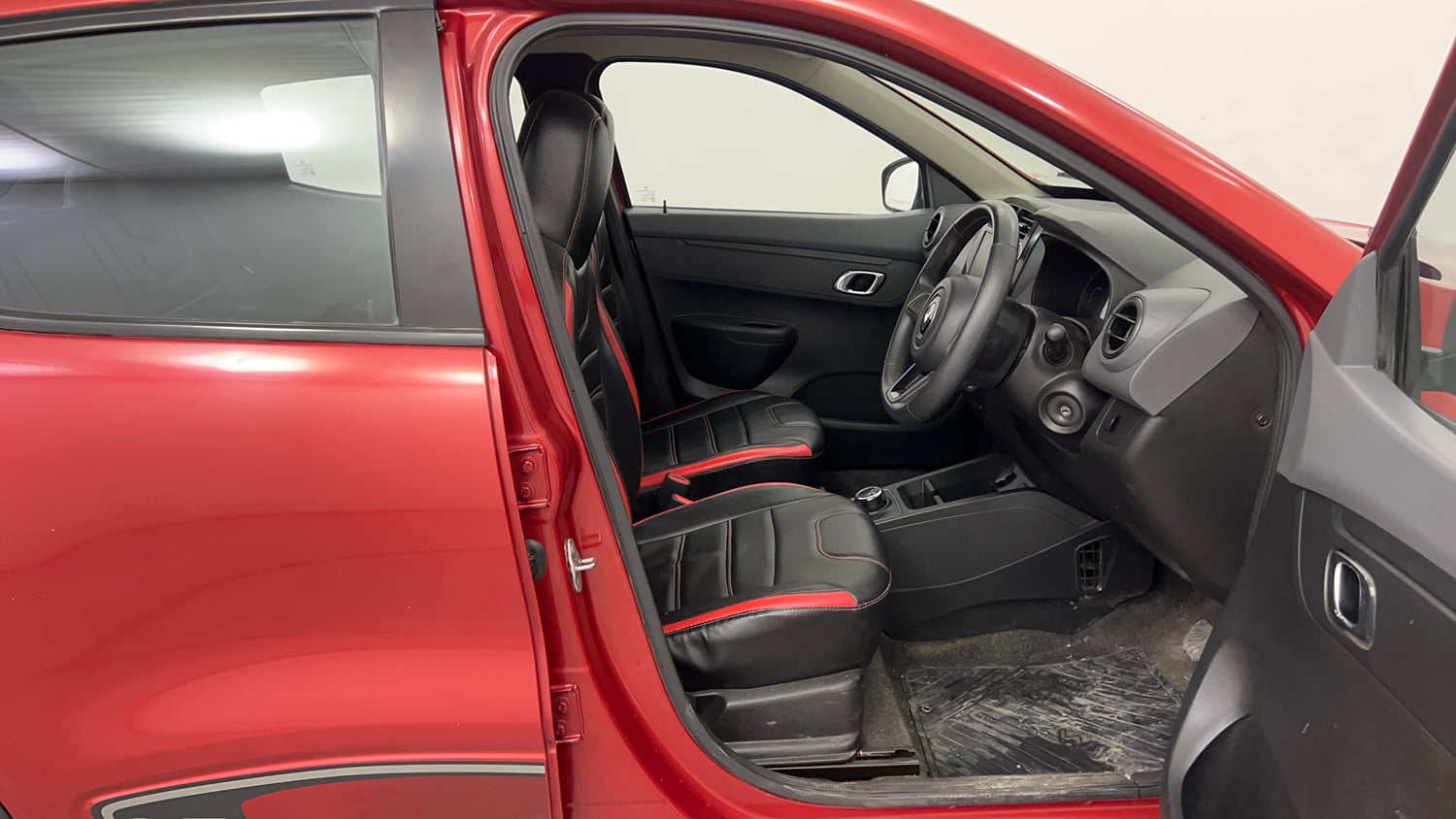 Used 2020 Renault Kwid 1.0 RXT AMT Opt Petrol Automatic interior RIGHT SIDE FRONT DOOR CABIN VIEW