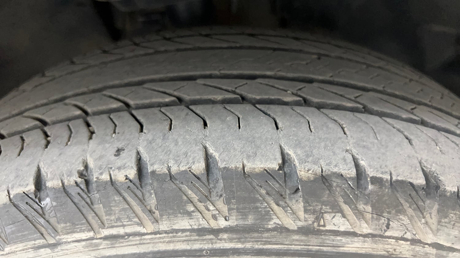 Used 2022 Tata Harrier XZ Plus Dark Edition Diesel Manual tyres RIGHT FRONT TYRE TREAD VIEW