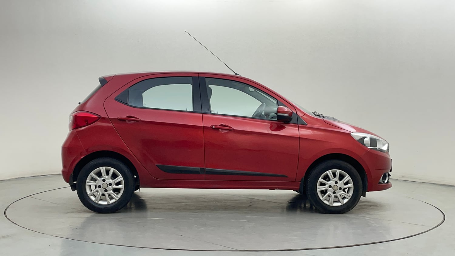 Used 2017 Tata Tiago Revotron XZ Petrol Manual exterior RIGHT SIDE VIEW