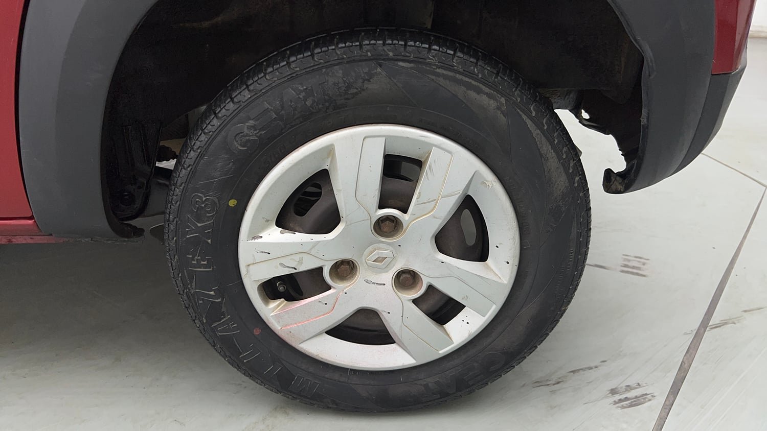 Used 2016 Renault Kwid RXL Petrol Manual tyres LEFT REAR TYRE RIM VIEW