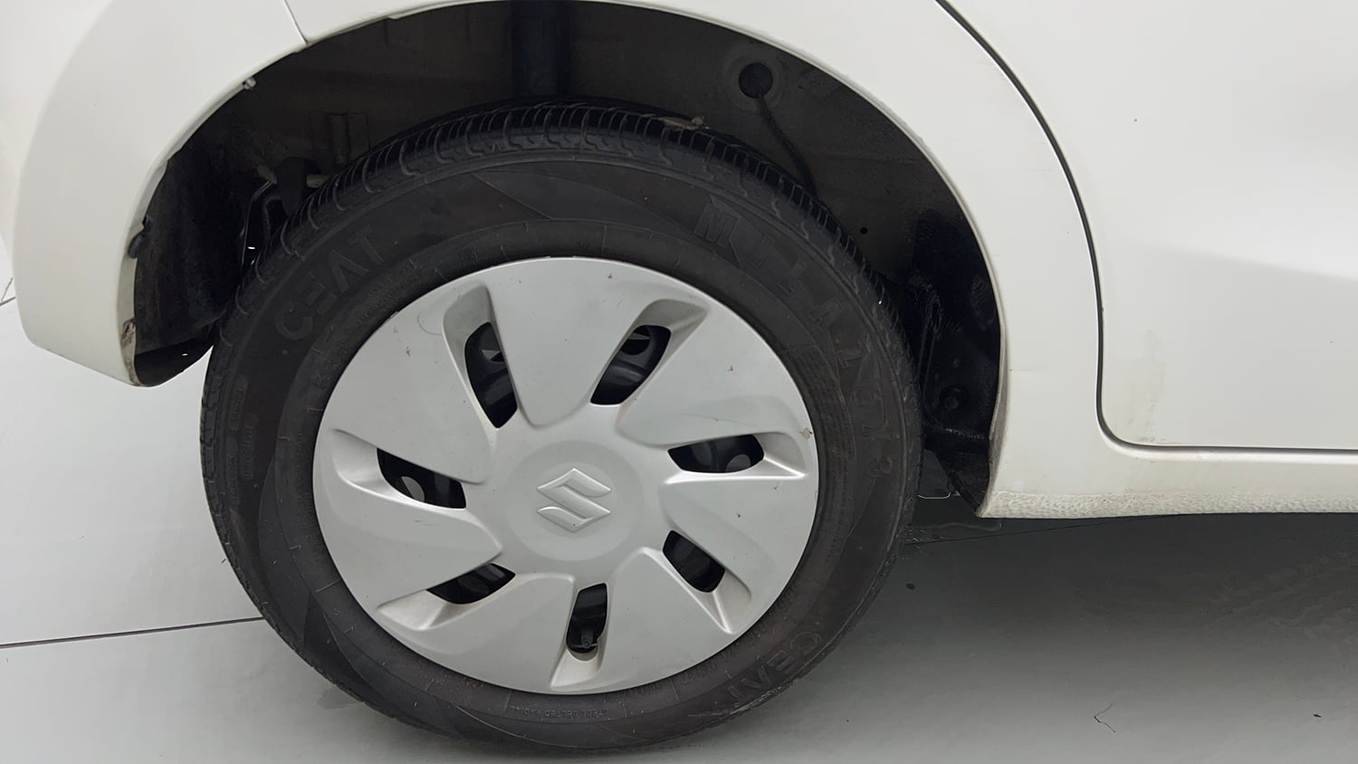 Used 2019 Maruti Suzuki Celerio VXi AMT Petrol Automatic tyres RIGHT REAR TYRE RIM VIEW