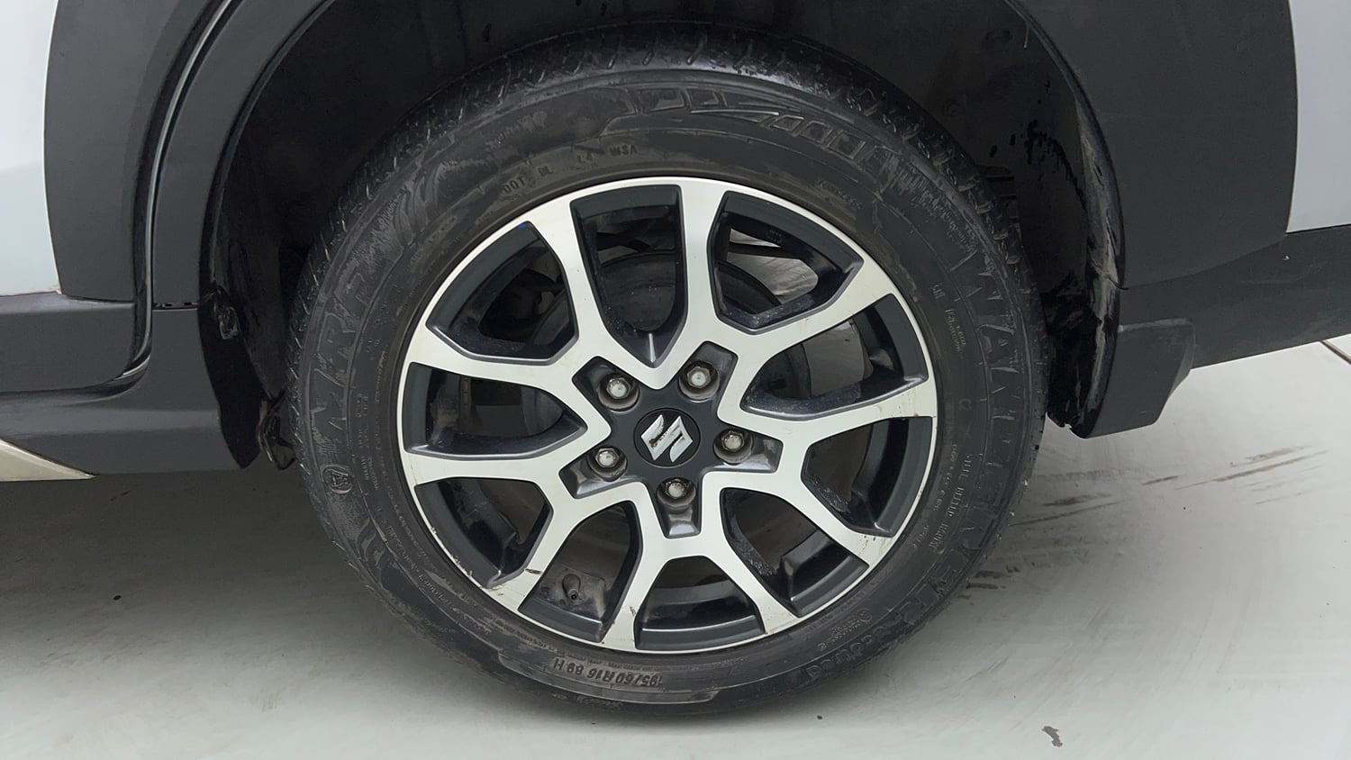 Used 2023 Maruti Suzuki XL6 Zeta AT Petrol Petrol Automatic tyres LEFT REAR TYRE RIM VIEW