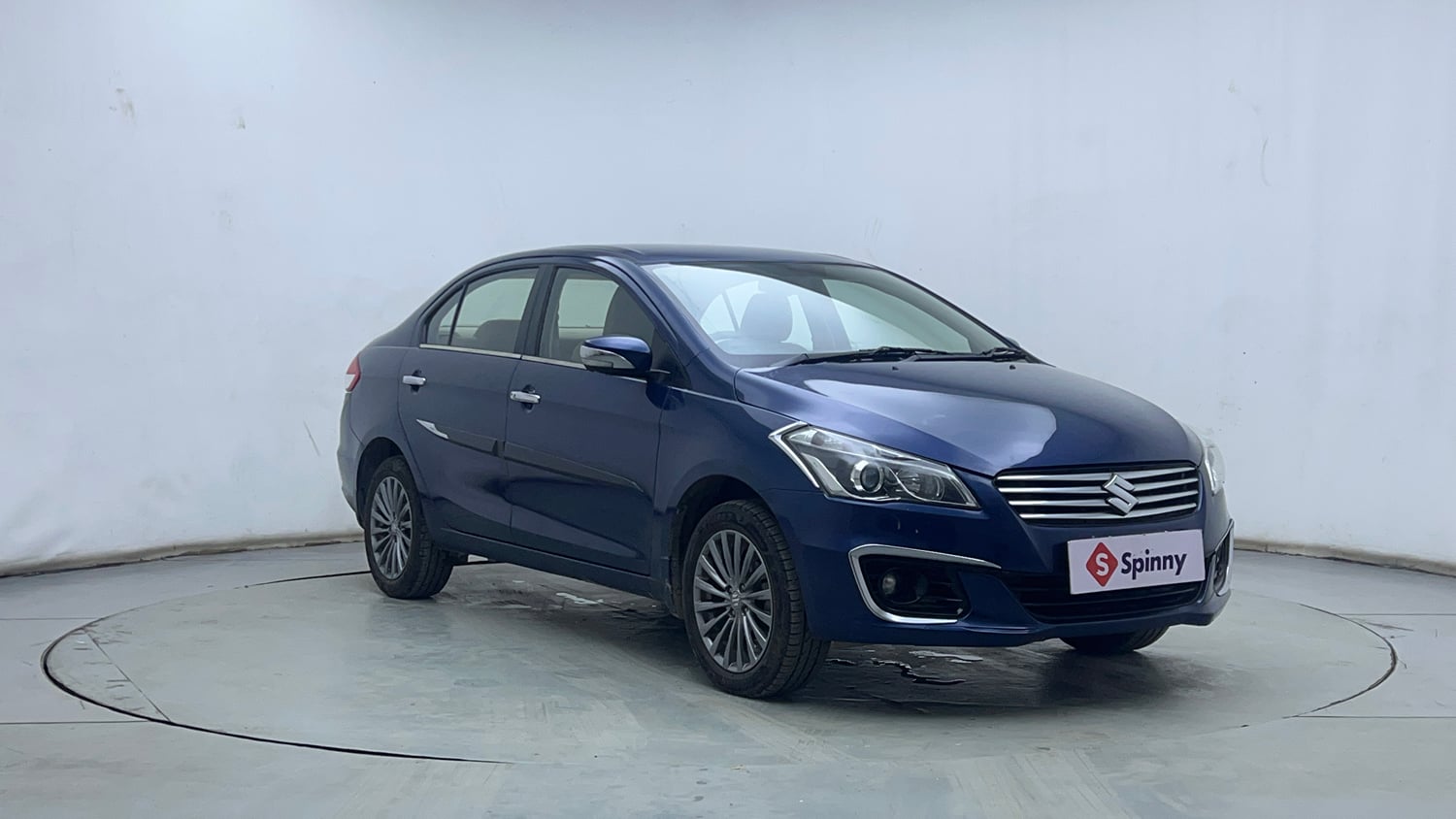 Used 2018 Maruti Suzuki Ciaz Alpha 1.4 MT Petrol Manual exterior RIGHT FRONT CORNER VIEW