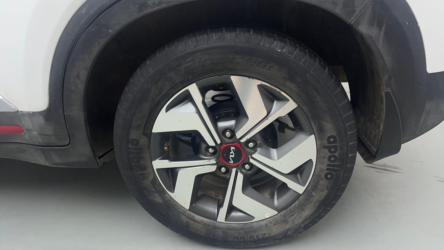 Used 2022 Kia Sonet GTX Plus 1.5 AT Diesel Automatic tyres LEFT REAR TYRE RIM VIEW