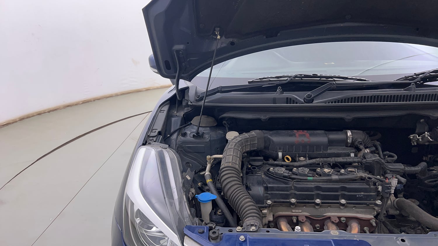 Used 2021 Maruti Suzuki Baleno Delta Petrol Manual engine ENGINE RIGHT SIDE HINGE & APRON VIEW