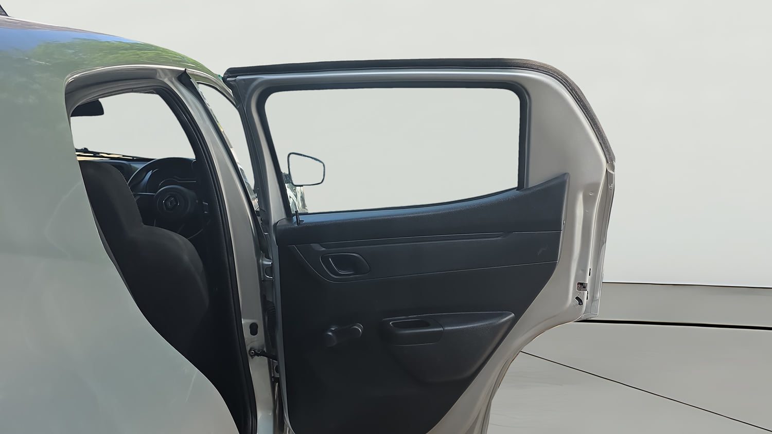 Used 2022 Renault Kwid RXL (O) 0.8 Petrol Manual interior RIGHT REAR DOOR OPEN VIEW