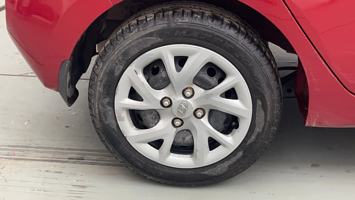 Used 2018 Hyundai Grand i10 Magna 1.2 Kappa VTVT Petrol Manual tyres RIGHT REAR TYRE RIM VIEW