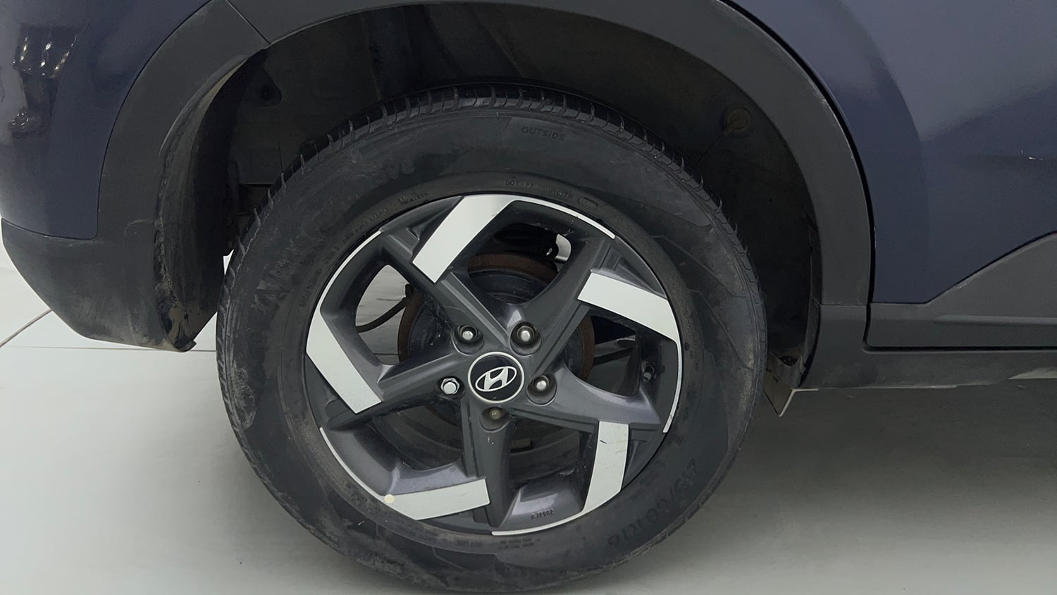 Used 2020 Hyundai Venue SX 1.4 CRDi Diesel Manual tyres RIGHT REAR TYRE RIM VIEW