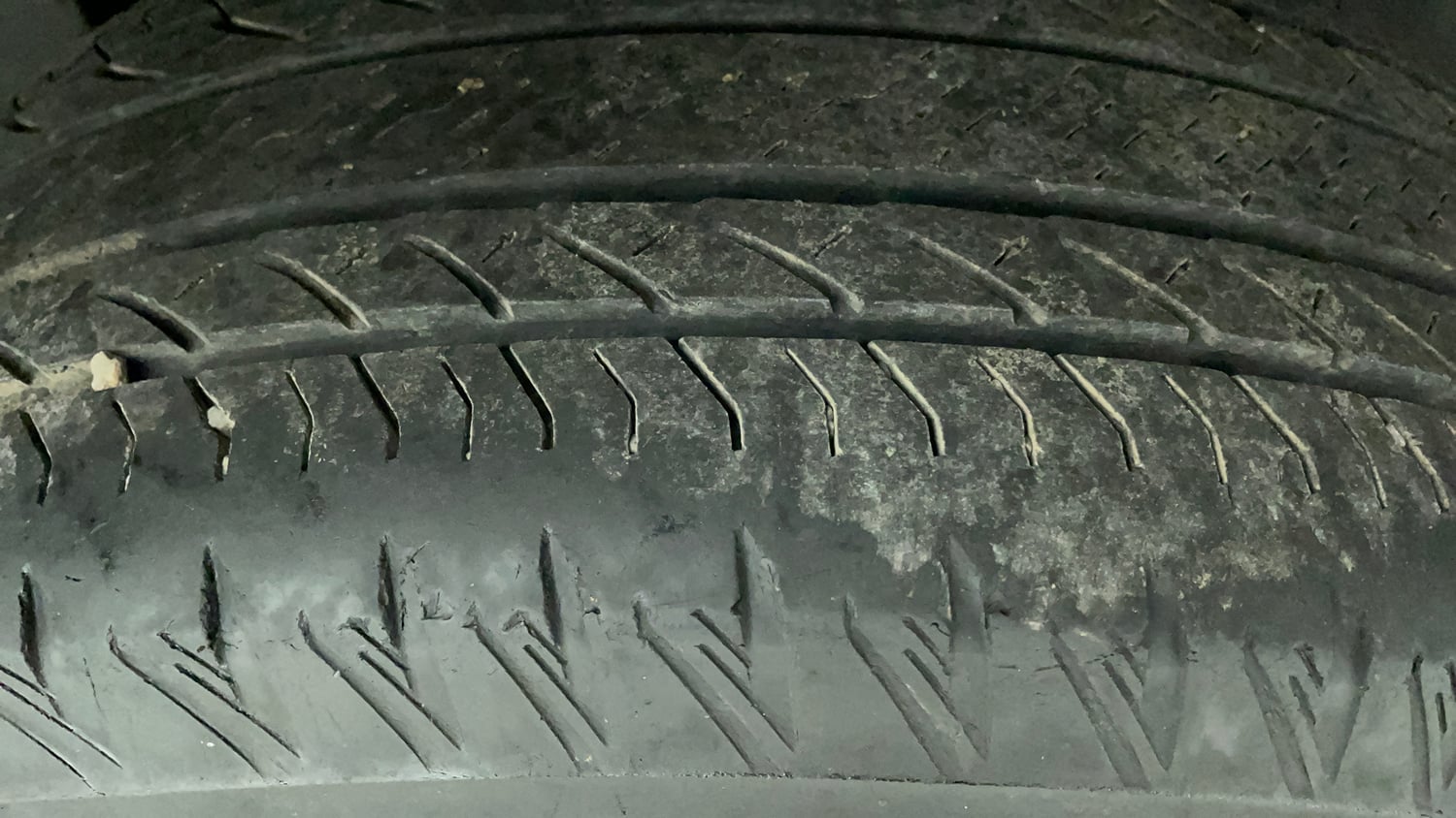 Used 2022 Tata Harrier XZA Plus Dark Edition Diesel Automatic tyres LEFT REAR TYRE TREAD VIEW