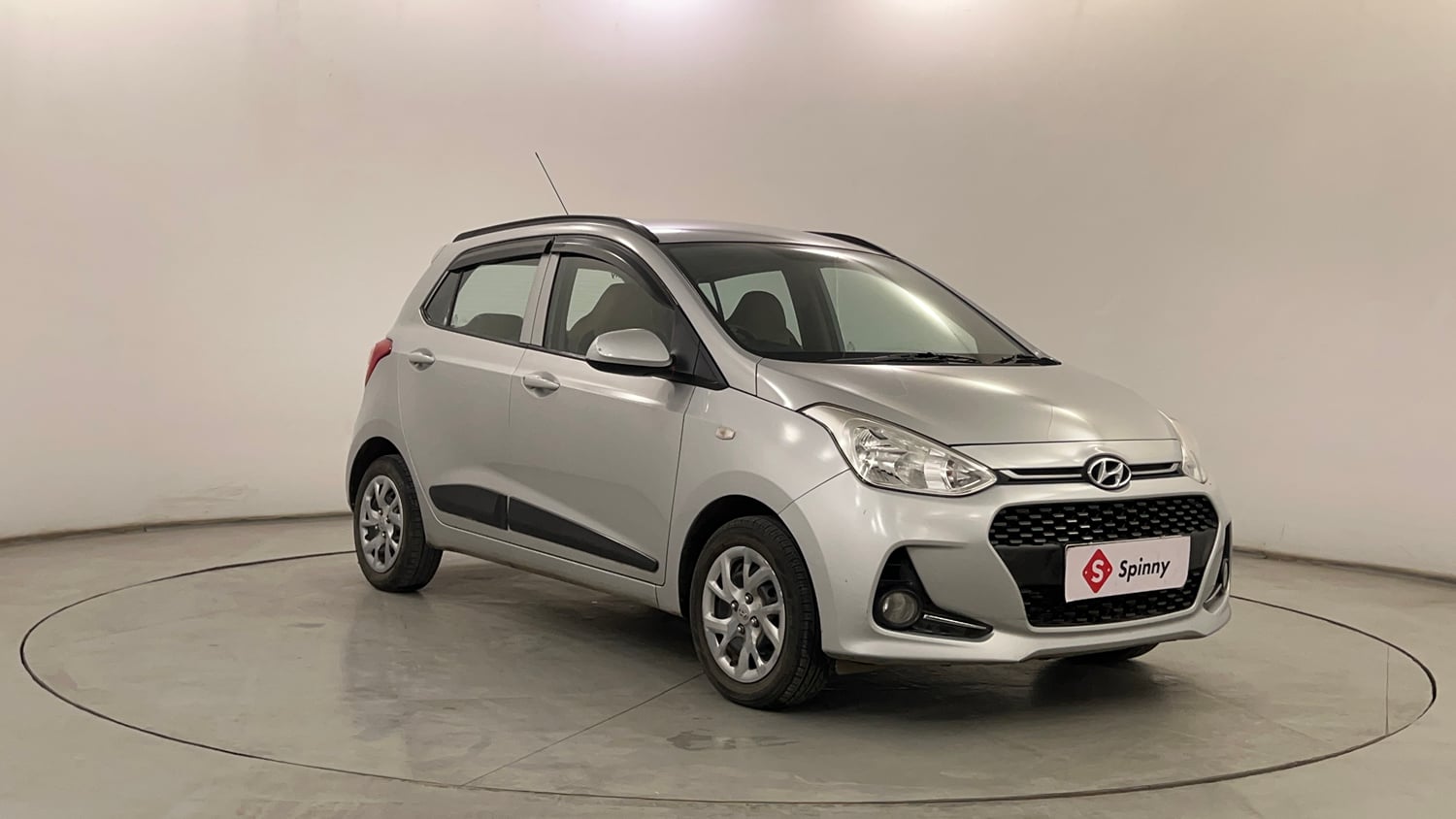 Used 2017 Hyundai Grand i10 Sportz 1.2 Kappa VTVT Petrol Manual exterior RIGHT FRONT CORNER VIEW