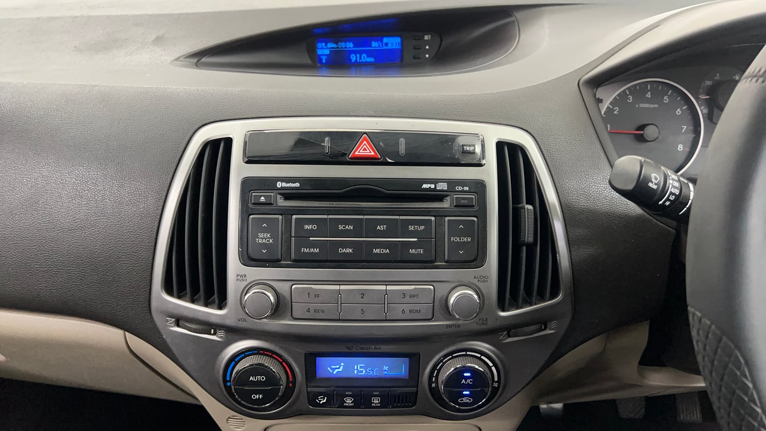 Used 2012 Hyundai i20 Sportz 1.2 Petrol Manual interior MUSIC SYSTEM & AC CONTROL VIEW