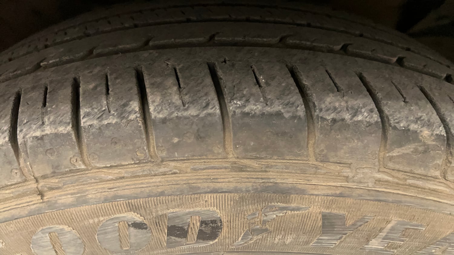 Used 2020 Kia Seltos GTX Plus AT 1.5 Diesel Diesel Automatic tyres RIGHT FRONT TYRE TREAD VIEW