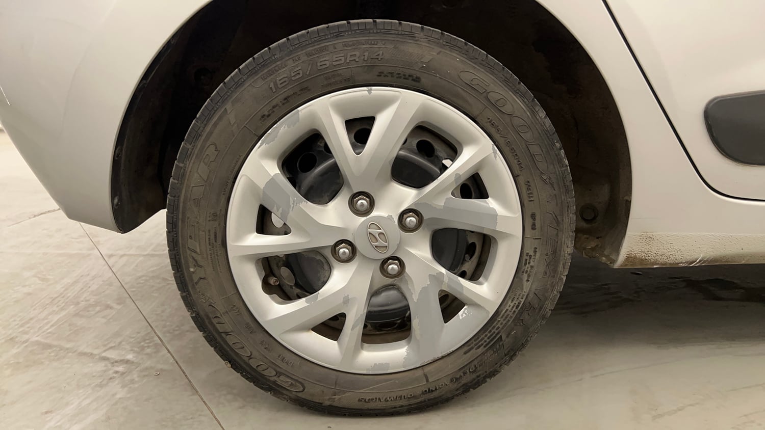 Used 2017 Hyundai Grand i10 Sportz 1.2 Kappa VTVT Petrol Manual tyres RIGHT REAR TYRE RIM VIEW